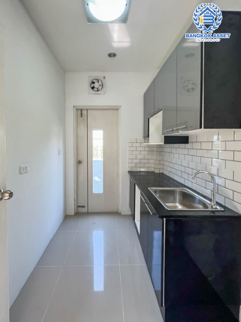 *****บ้านแฝดมือสองย่านนนทบุรี ม.คาซ่าเพรสโต้ วงแหวน-ปิ่นเกล้า หลังมุม! เนื้อที่มากถึง 35 ตร.ว. ฟังก์ชัน 3 ห้องนอน 2 ห้องน้ำ 2 ที่จอดรถ บนทำเลแห่งการเดินทาง เชื่อมต่อถ.กาญจนาภิเษก และถ.บรมราชชนนี-ศาลายา ใกล้ ม.มหิดล และทางด่วน "ศรีรัช" จองด่วน!